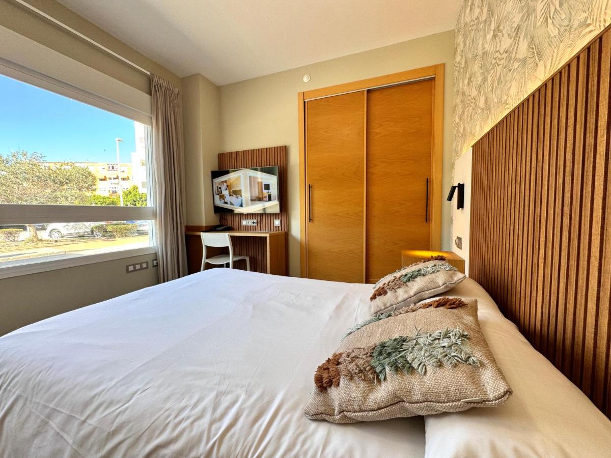 Cama o camas de una habitación en Vistamar Hotel Luxury Wellness By DLV -Adults Only-