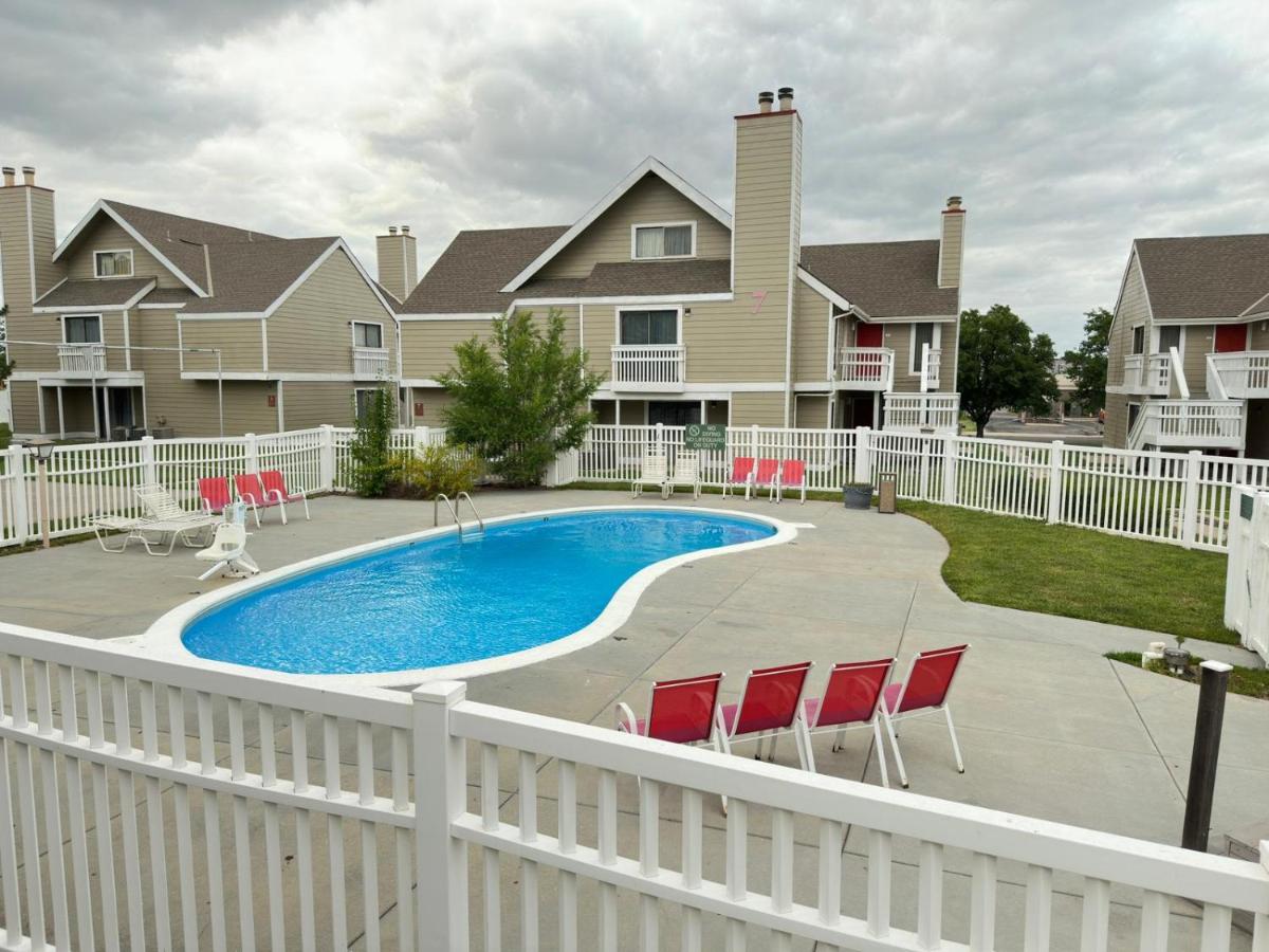 Hawthorn Extended Stay by Wyndham Wichita - Housity
