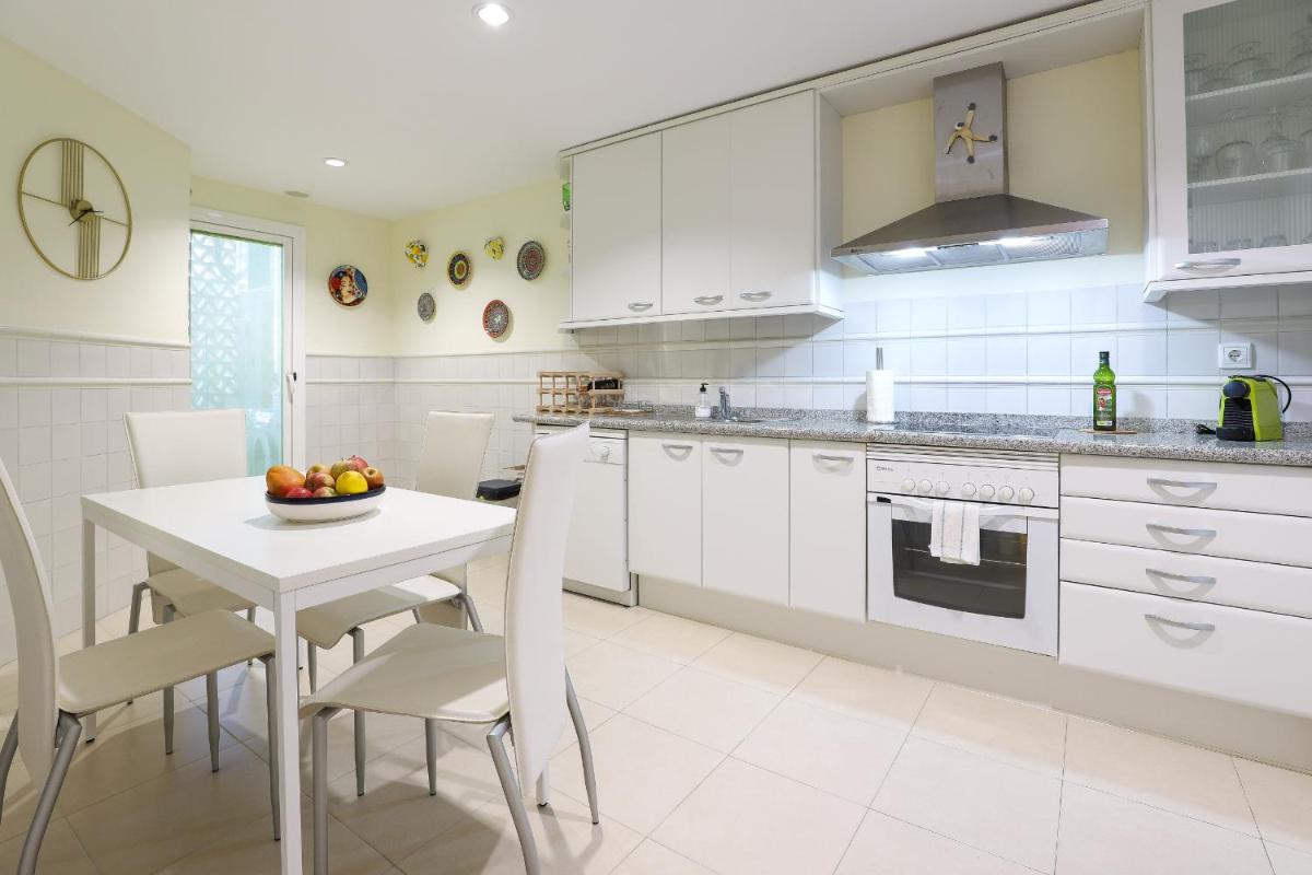 San Pedro beachside apartment - Housity
