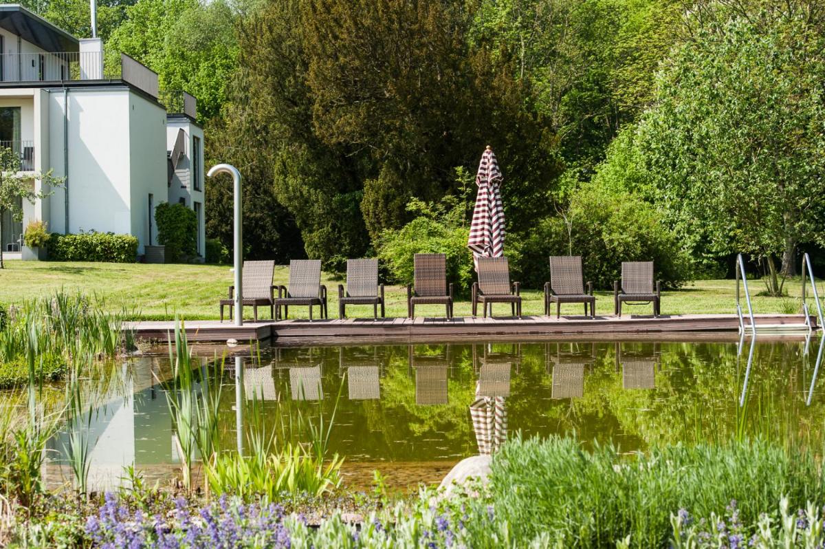 Ein Garten an der Unterkunft Schlossgut Gross Schwansee