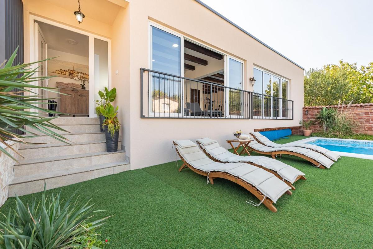 Villa Nikolina - Housity