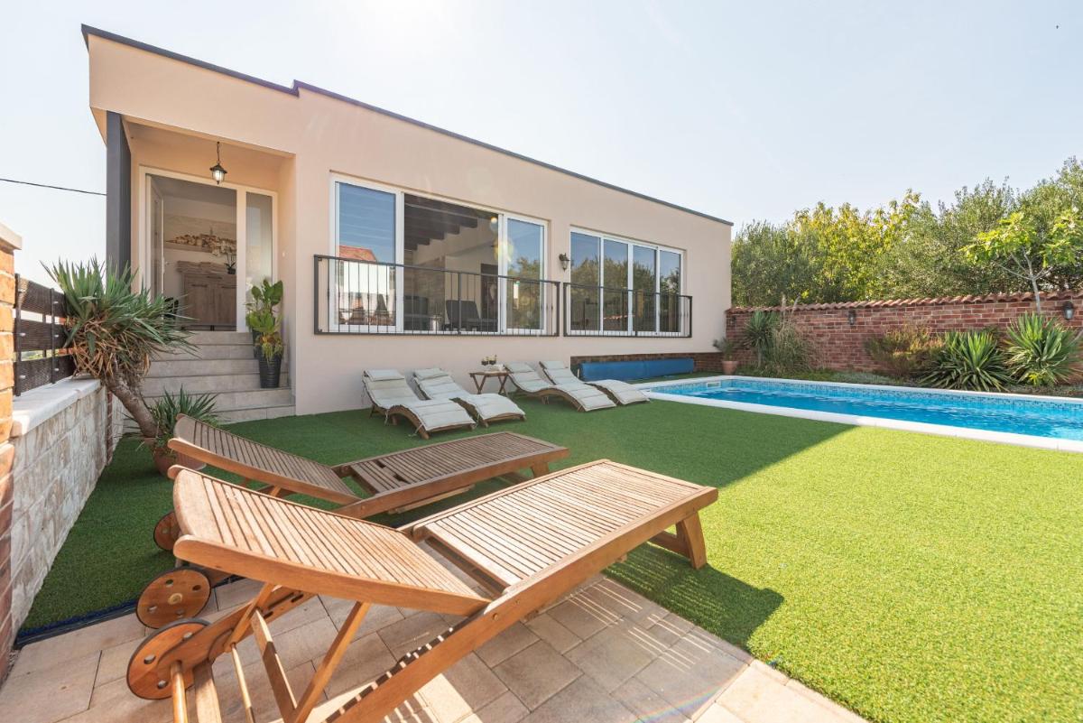 Villa Nikolina - Housity