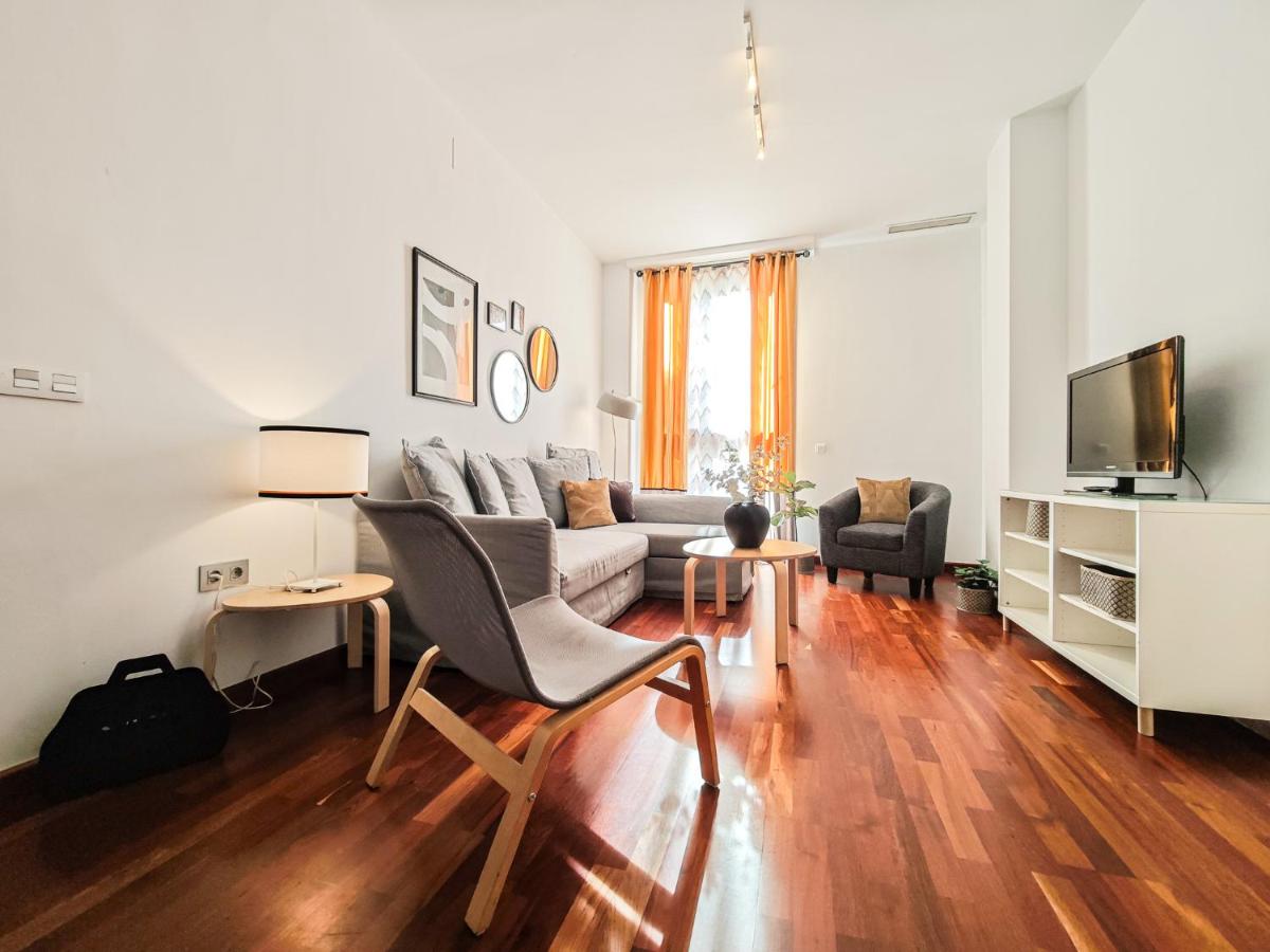 AZZ Sevilla Torre de la Plata Apartamentos - Housity