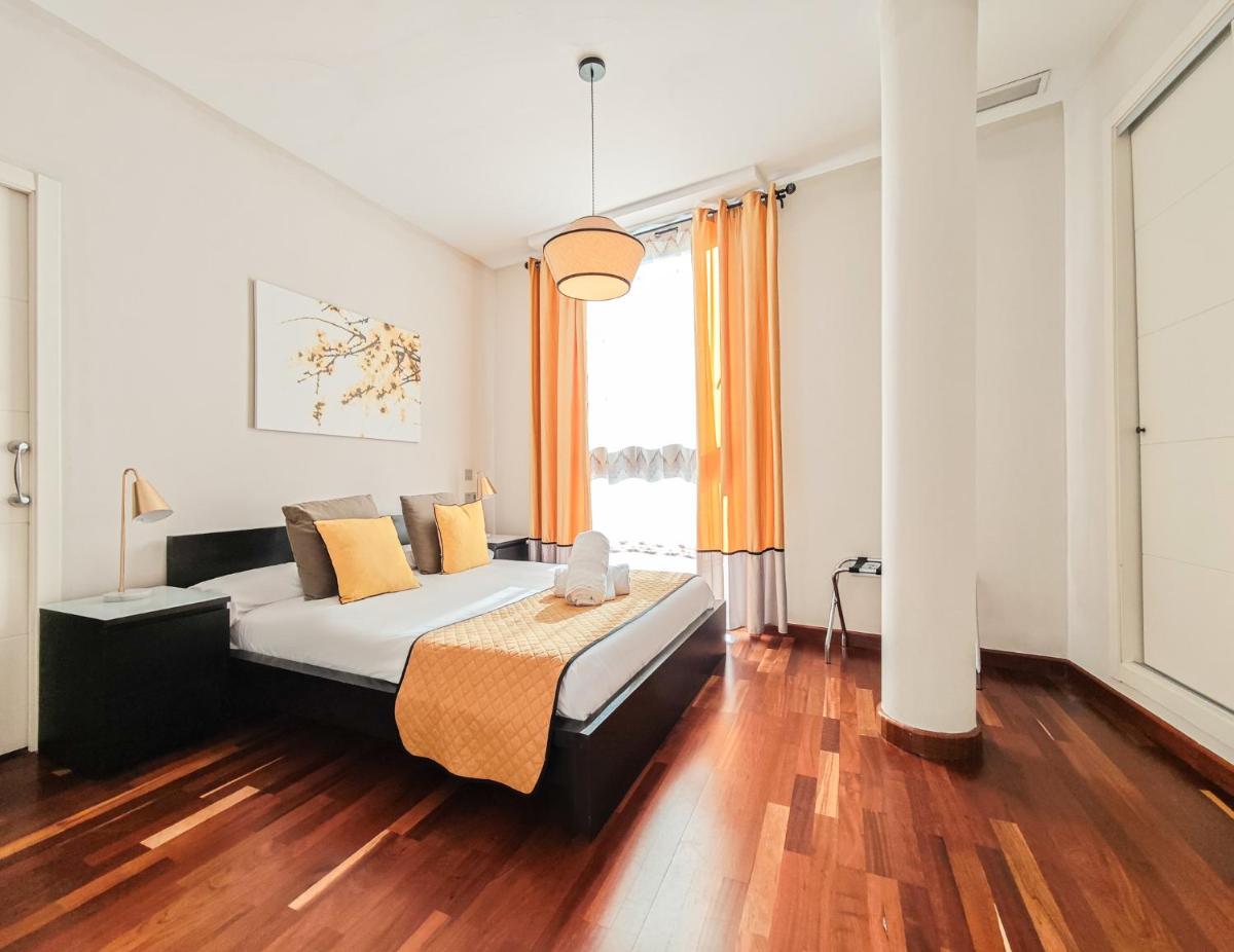 AZZ Sevilla Torre de la Plata Apartamentos - Housity