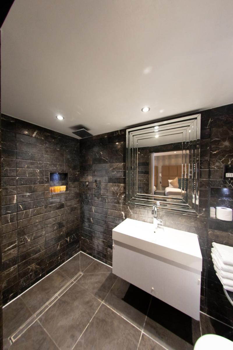 Duke Of Leinster Hotel - Housity