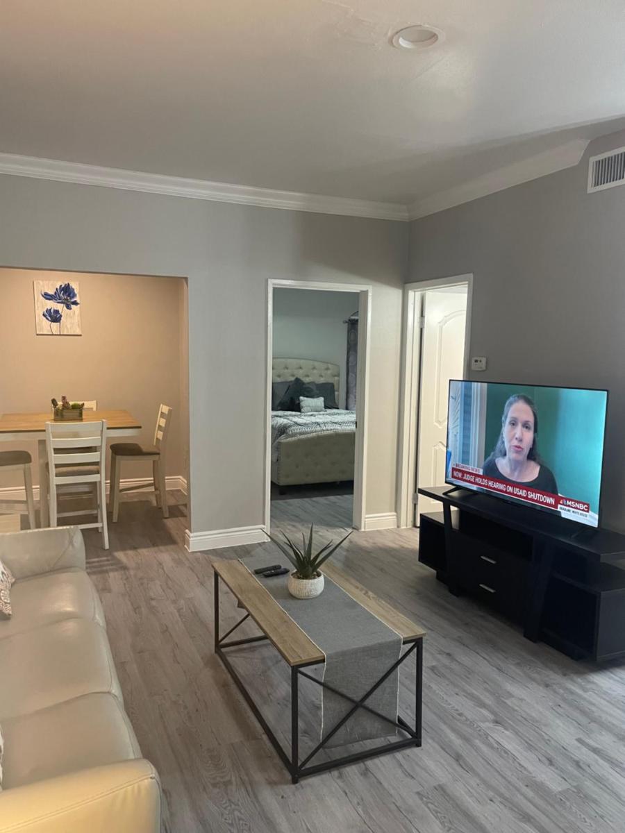 Huge one bedroom with 2 Queen size beds - Housity