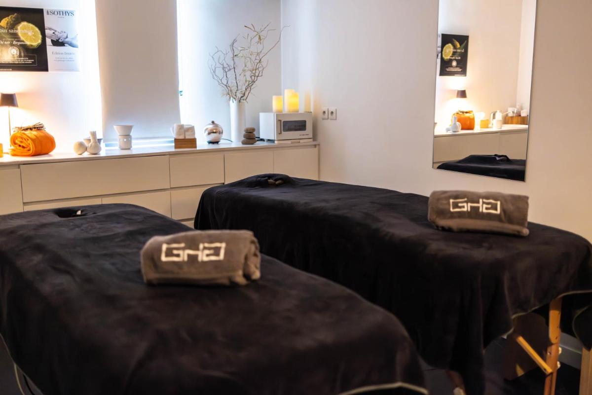 Un ou plusieurs lits dans un hébergement de l'établissement Grand Hotel Du Golfe - Spa & Restaurant