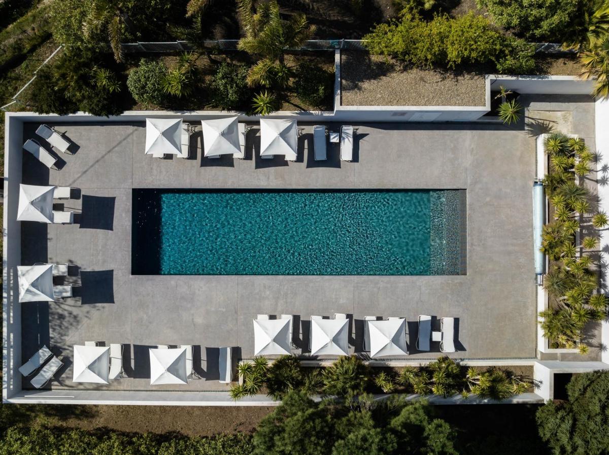 Piscine de l'établissement Grand Hotel Du Golfe - Spa & Restaurant ou située à proximité