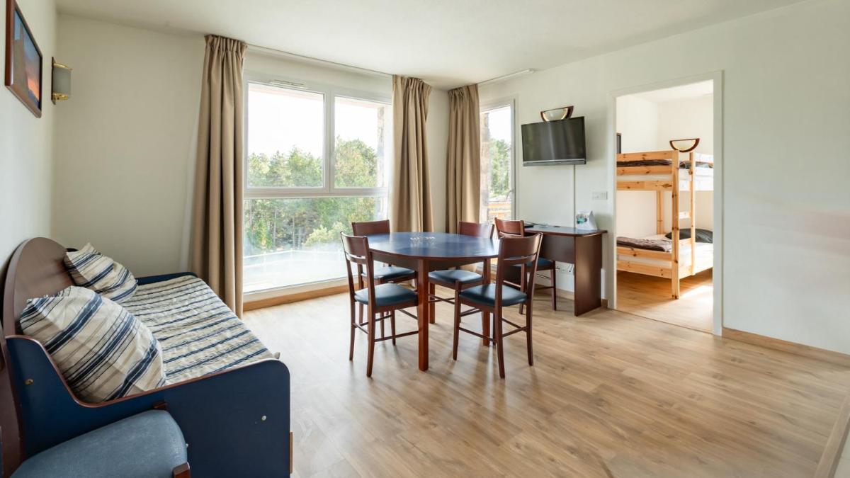 Cuisine ou kitchenette dans l'établissement Vacancéole - Appart'Vacances Pyrénées 2000