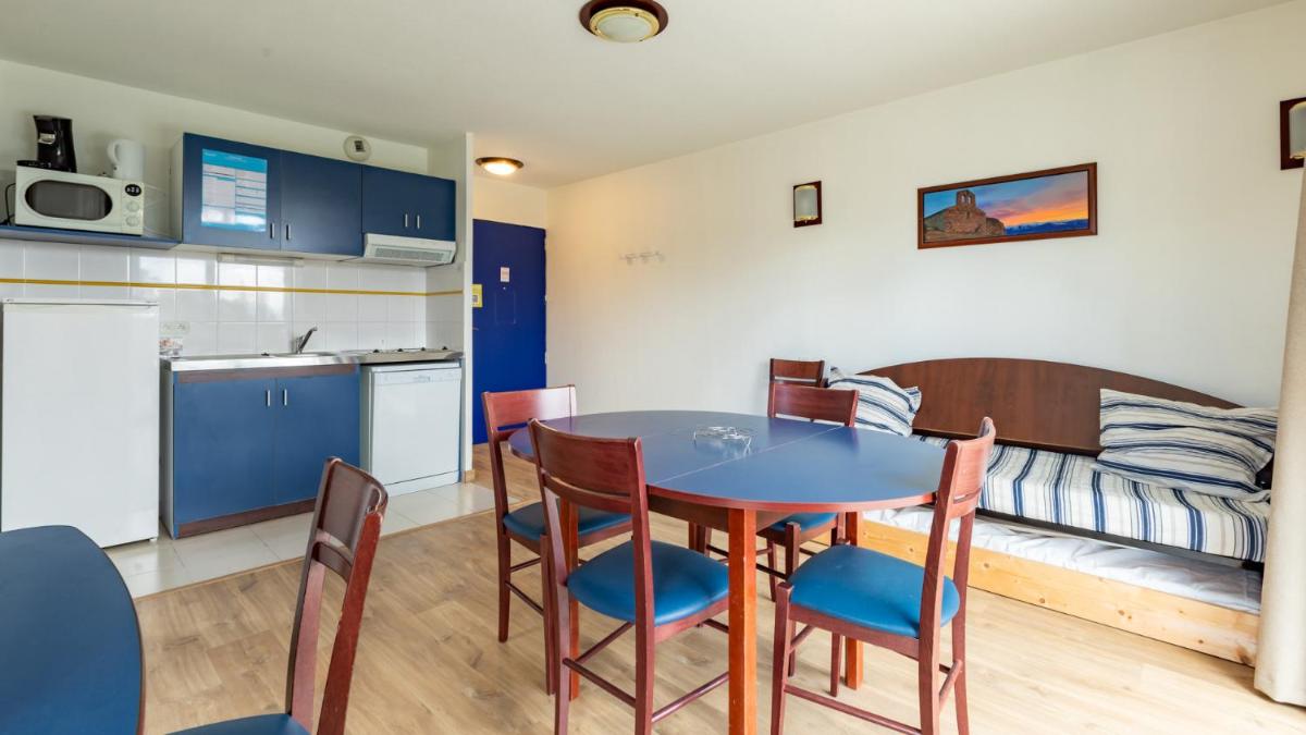 Cuisine ou kitchenette dans l'établissement Vacancéole - Appart'Vacances Pyrénées 2000
