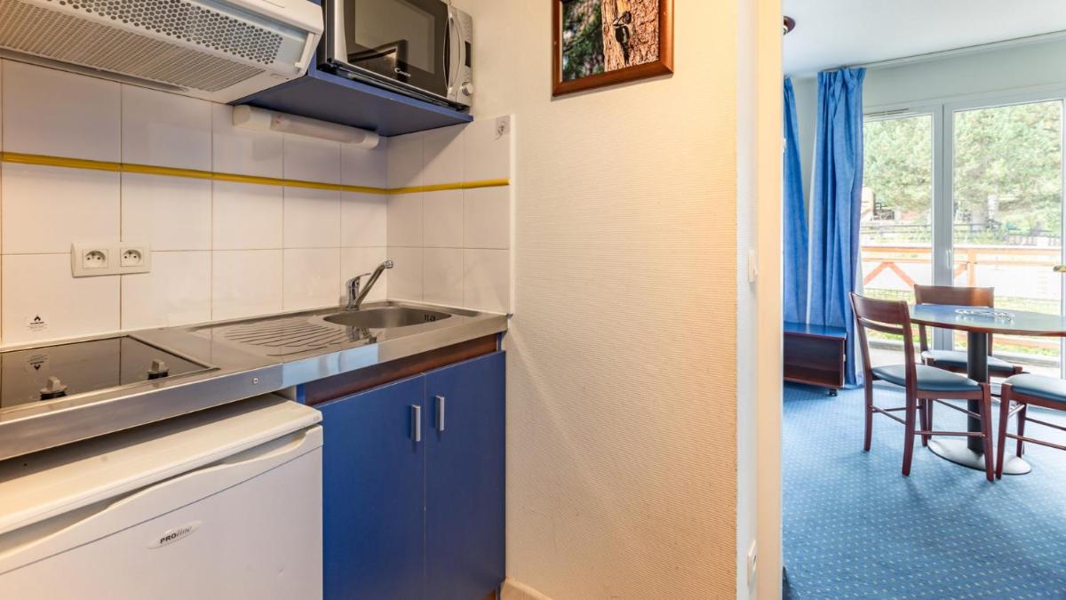 Cuisine ou kitchenette dans l'établissement Vacancéole - Appart'Vacances Pyrénées 2000