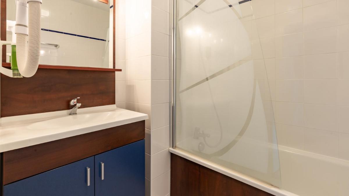 Salle de bains dans l'établissement Vacancéole - Appart'Vacances Pyrénées 2000