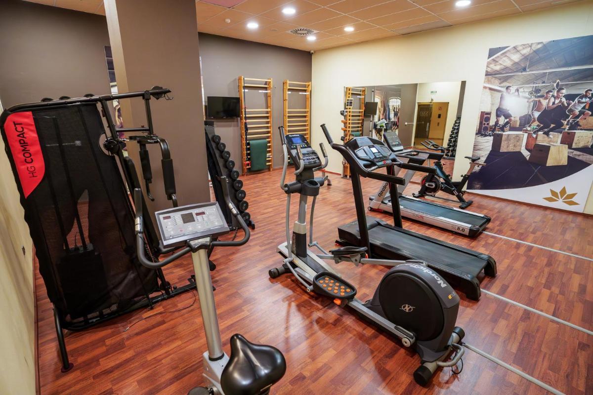 Gimnasio o instalaciones de fitness de AZZ Valencia Congress Hotel & Spa