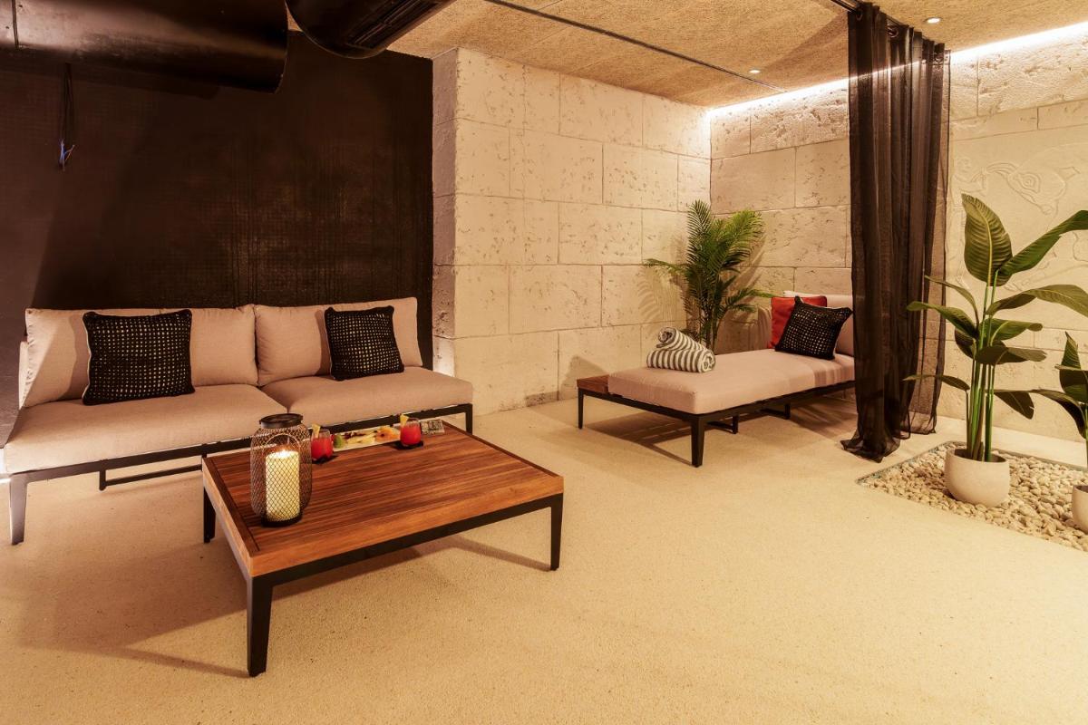 Zona de estar de AZZ Valencia Congress Hotel & Spa