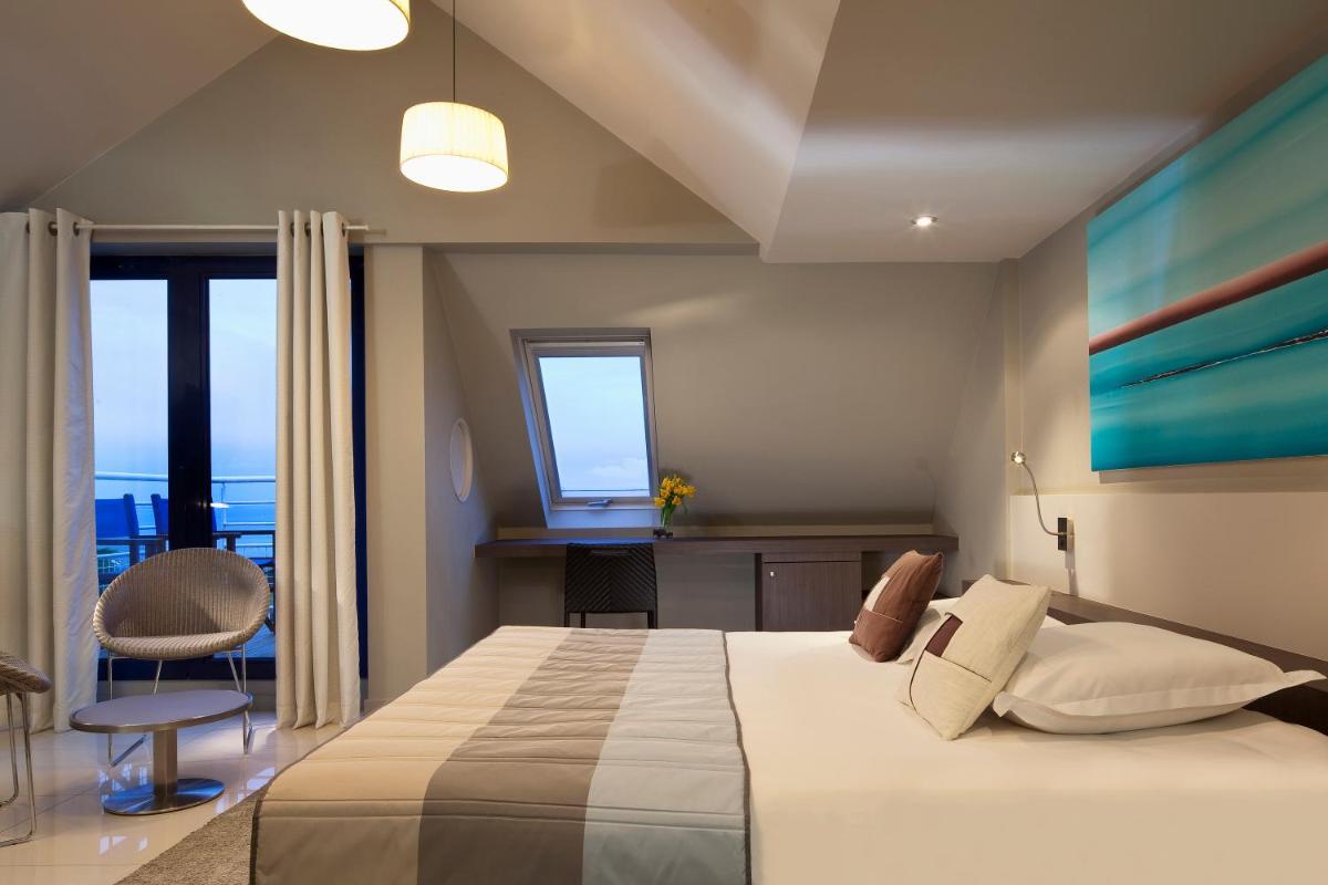 Un ou plusieurs lits dans un hébergement de l'établissement Hostellerie de la Pointe Saint-Mathieu - SPA & Restaurant