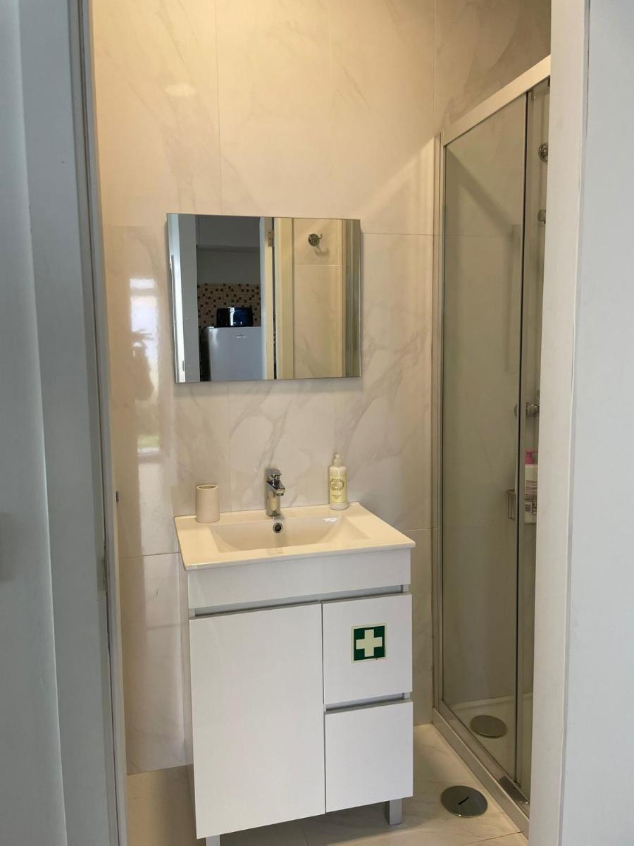 Albina's Guest House - Housity