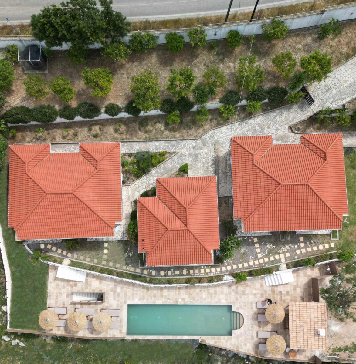 Lorraine's Apartments close to Lourdas Beach - Housity