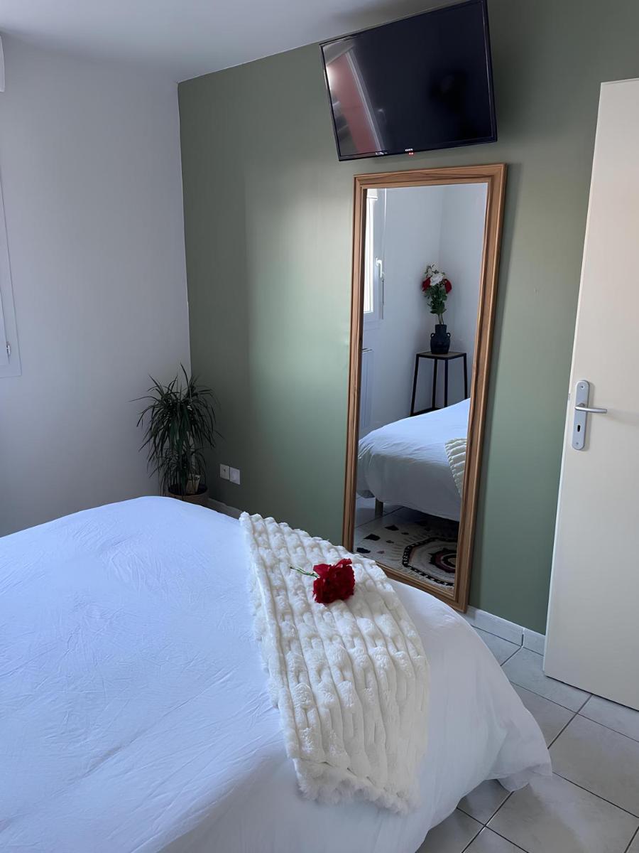 Suite Eden Spa, Appart'hôtel bien être , Patio de standing barbecue - TV XL CinéSport, Lit Q-Size, Wifi, P-Gratuit en Résidence - Housity