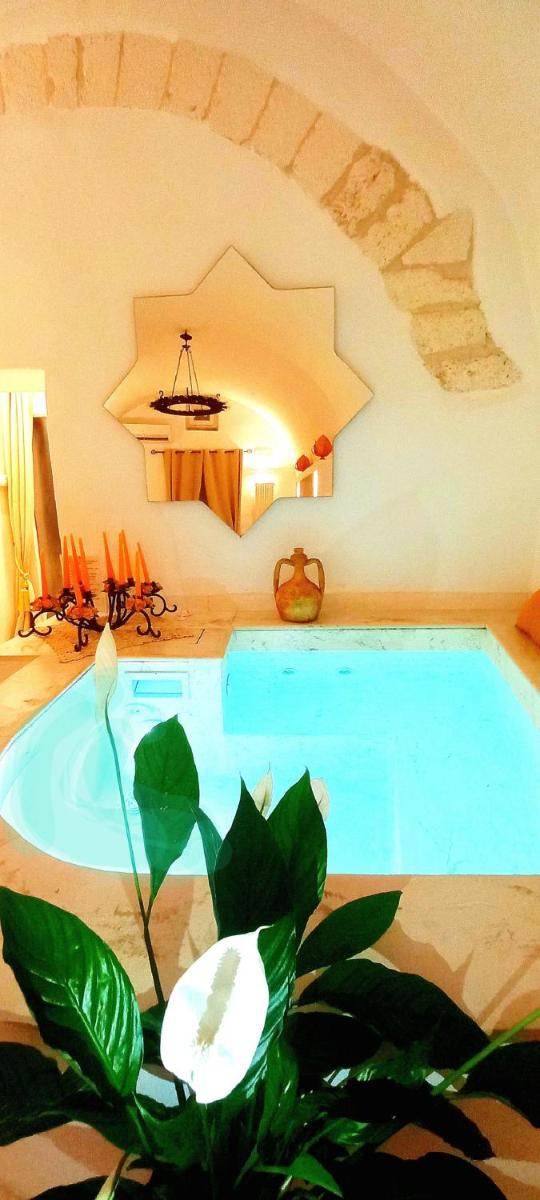 Stellaris Suite con Jacuzzi Idromassaggio e Incantevole Vista Mare - Hizvo