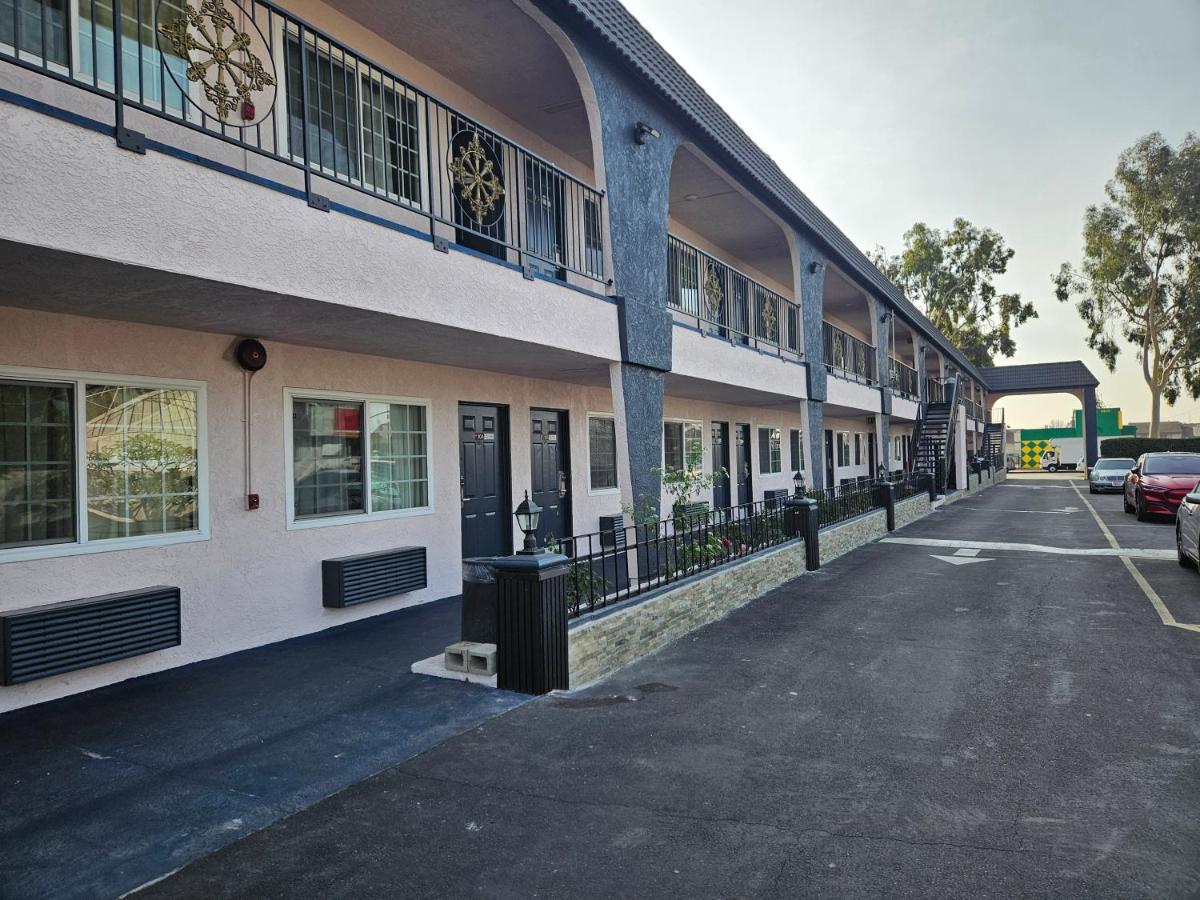 Flamingo Inn - Housity