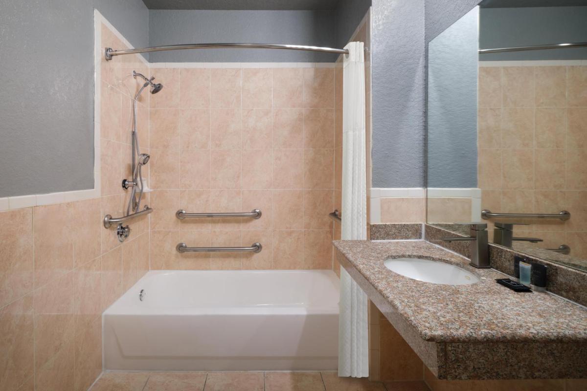 Melrose @ Seabrook, BW Signature Collection by Best Western - Housity