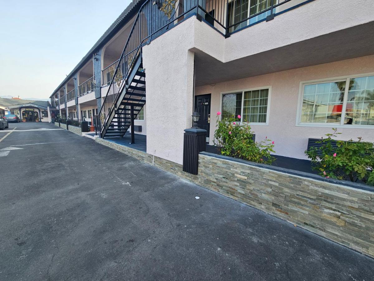 Flamingo Inn - Housity