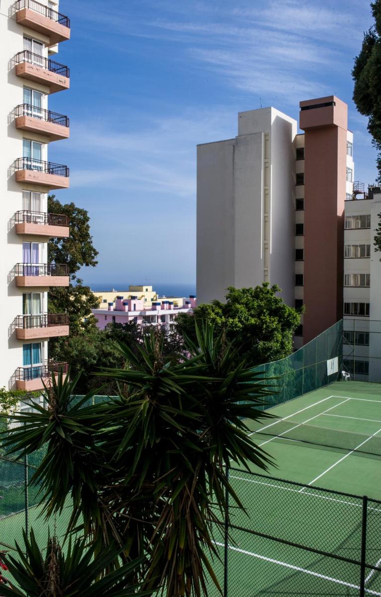 Comodidades para jogar ténis e squash em Dorisol Buganvilia Studio Hotel ou nas proximidades