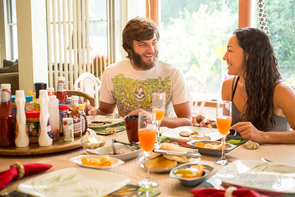 Aloha Junction Bed and Breakfast -Minutes away from Hawaii Volcanoes National Park - Housity
