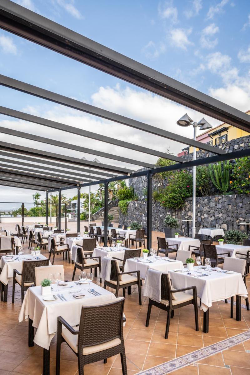 Un restaurante o sitio para comer en Luz Del Mar