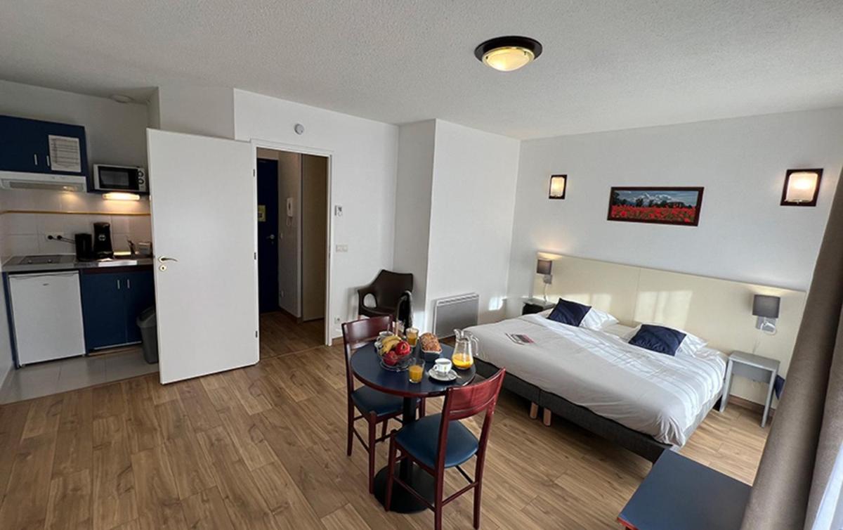 Cuisine ou kitchenette dans l'établissement Vacancéole - Appart'Vacances Pyrénées 2000