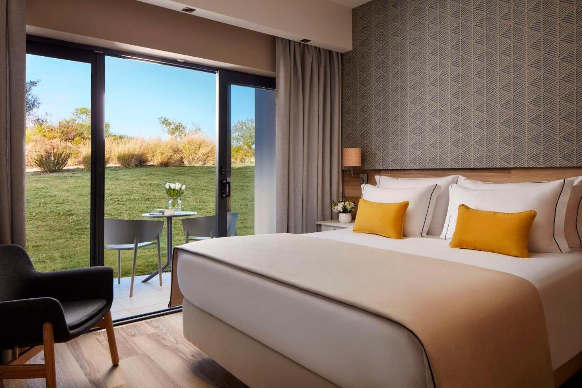 Uma cama ou camas num quarto em Tivoli Alvor Algarve - All Inclusive Resort