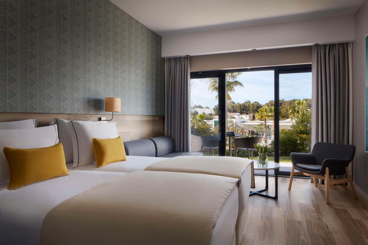 Uma cama ou camas num quarto em Tivoli Alvor Algarve - All Inclusive Resort