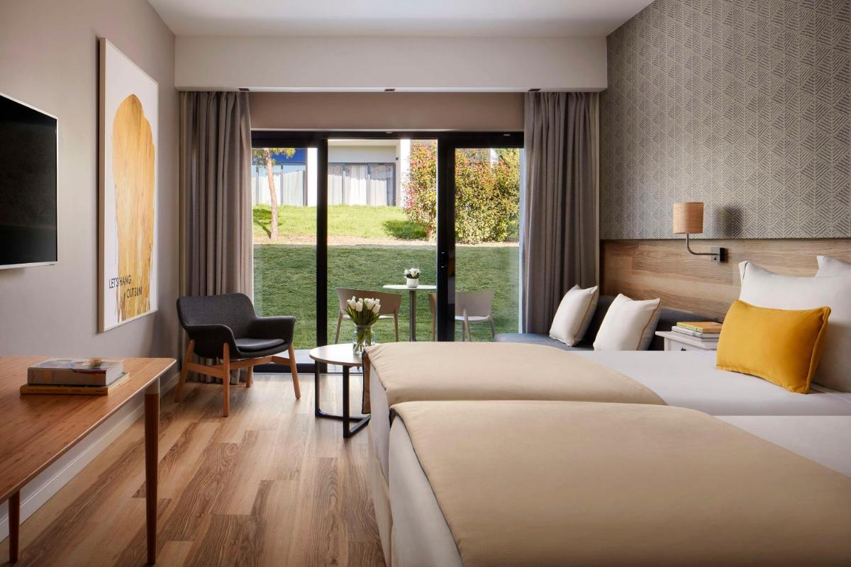 Uma televisão e/ou sistema de entretenimento em Tivoli Alvor Algarve - All Inclusive Resort