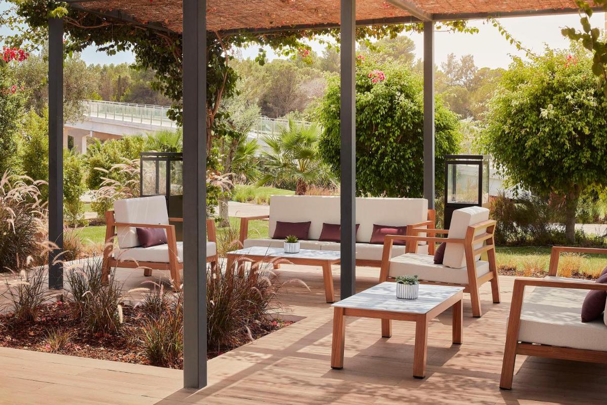 Um jardim no exterior de Tivoli Alvor Algarve - All Inclusive Resort