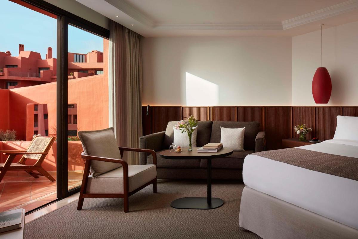 Cama o camas de una habitación en Tivoli La Caleta Resort