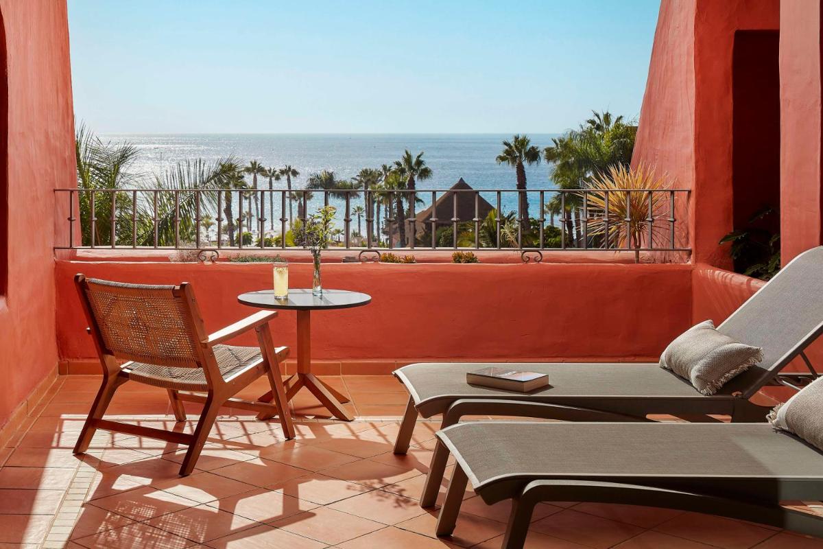 Un balcón o terraza de Tivoli La Caleta Resort