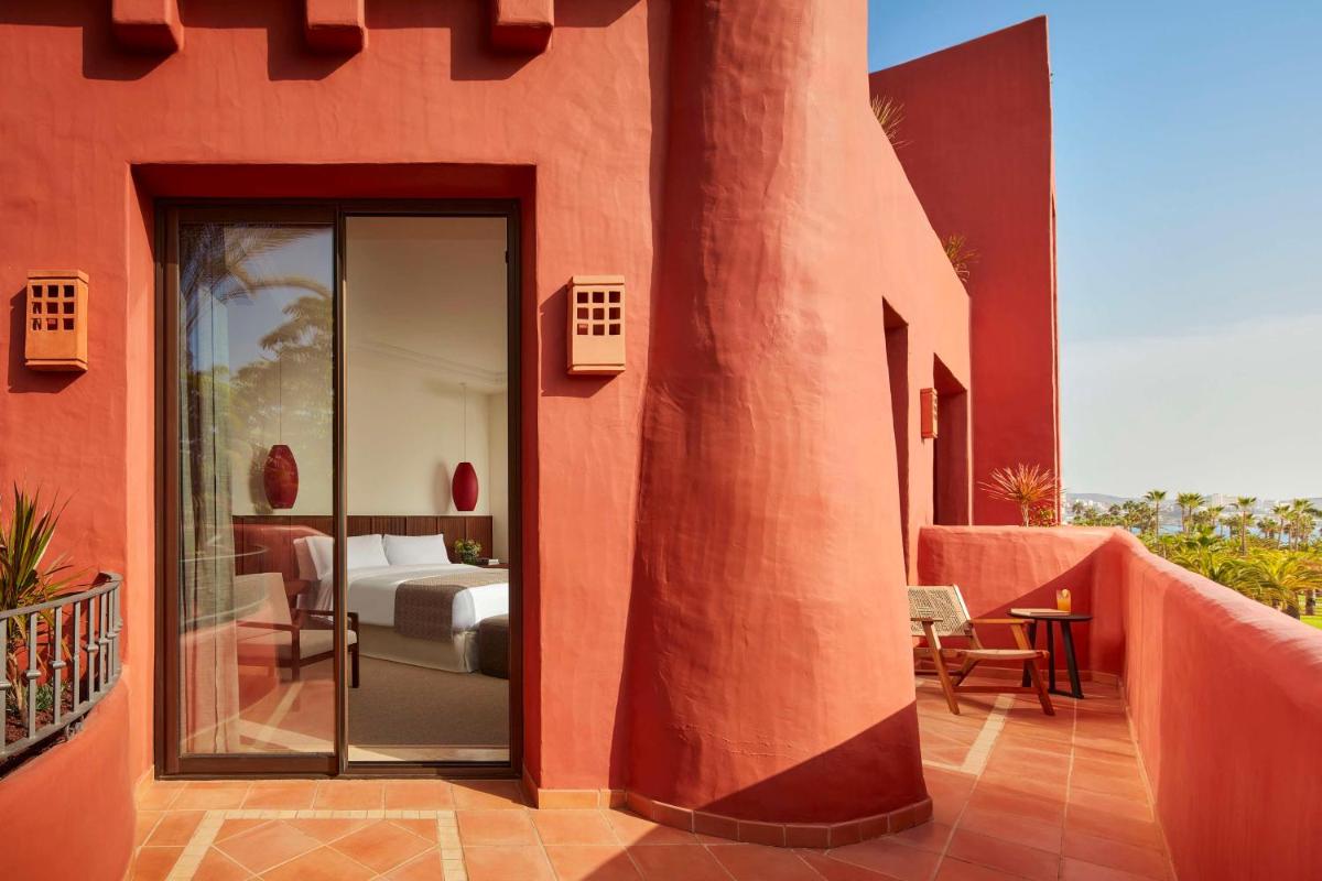 Un balcón o terraza de Tivoli La Caleta Resort