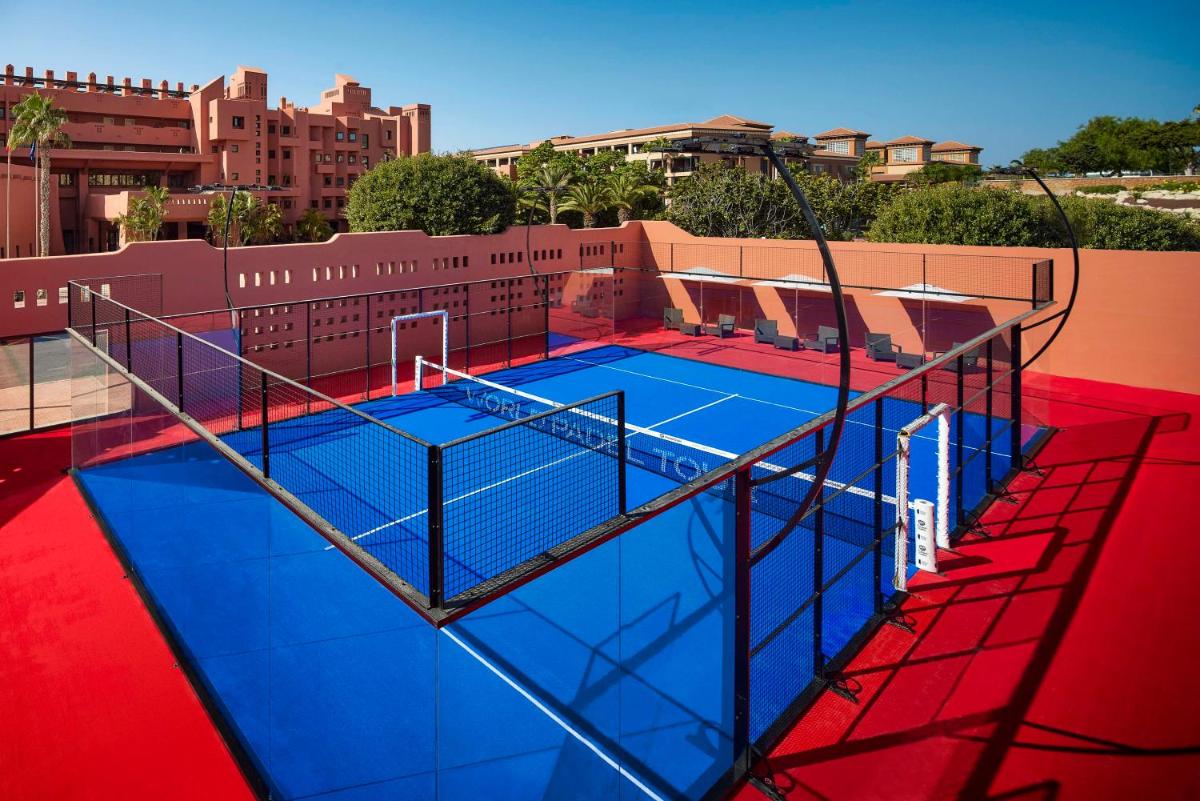 Instalaciones para jugar a tenis o squash en Tivoli La Caleta Resort o alrededores