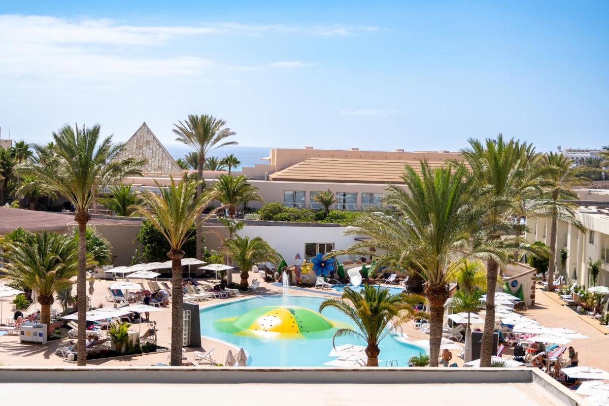 Piscina en o cerca de Iberostar Waves Gaviotas Park