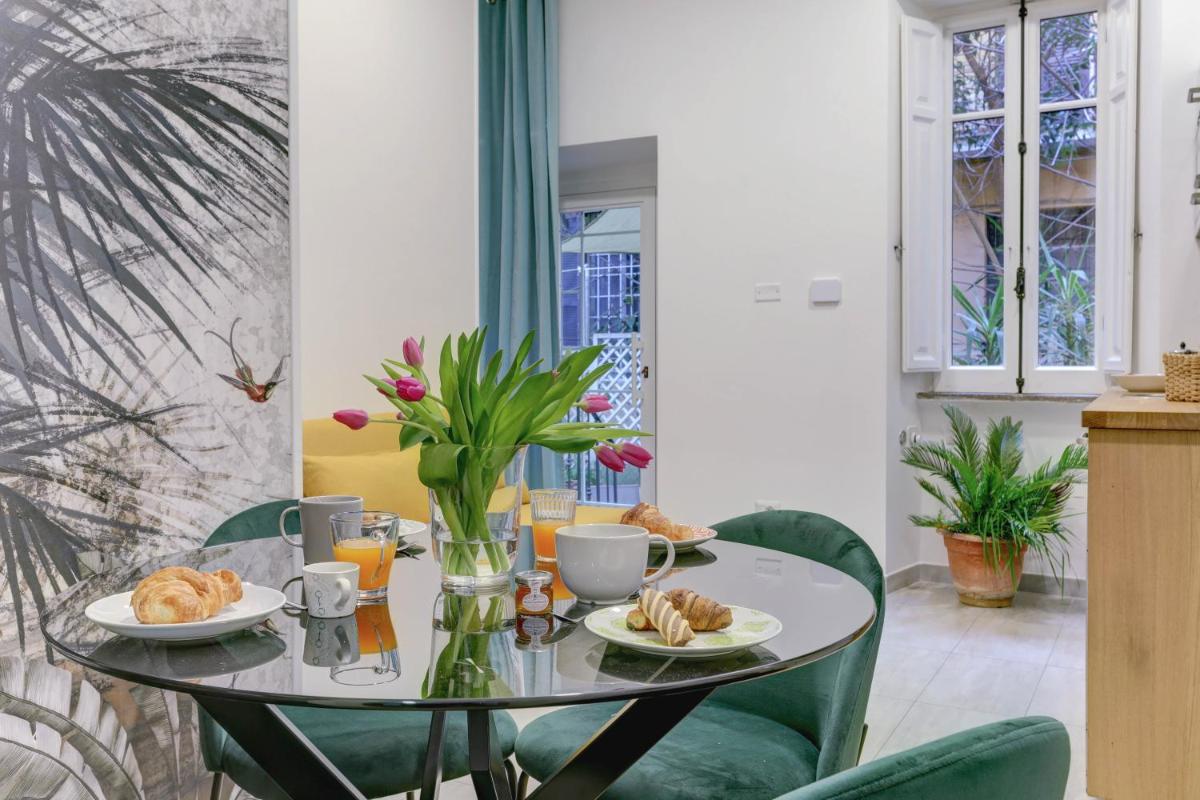 Santi Quattro Apartment & Rooms - Colosseo - Housity