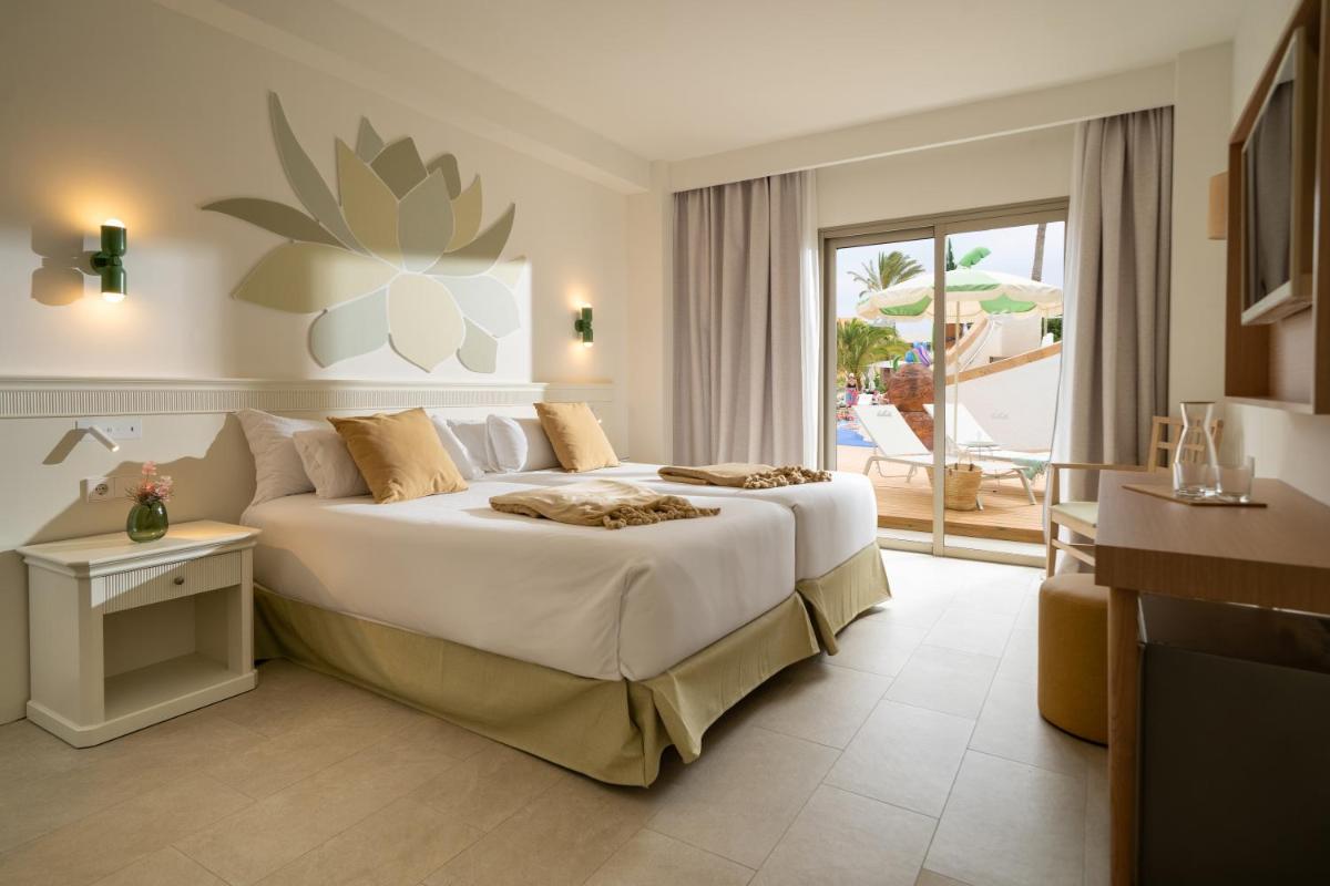 Cama o camas de una habitación en Iberostar Waves Gaviotas Park