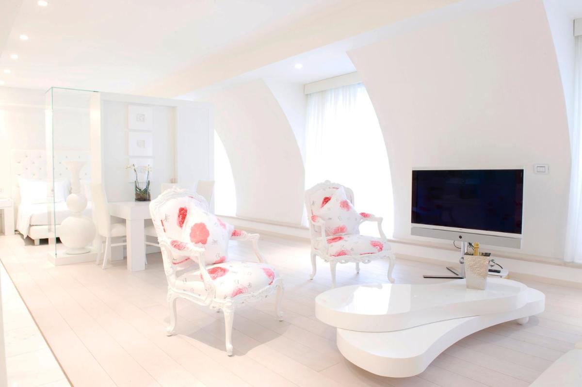 Télévision ou salle de divertissement dans l'établissement Boscolo Nice Hotel & Spa