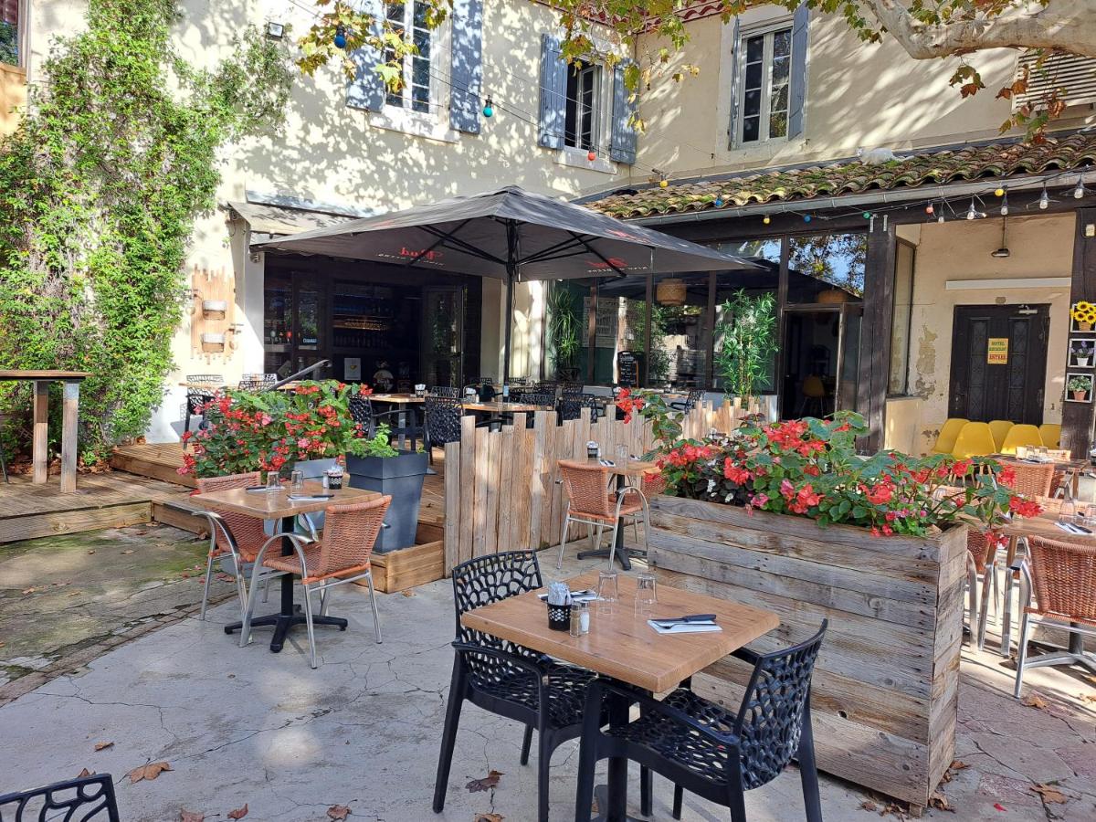 Logis Hotel Restaurant Les Platanes - Housity