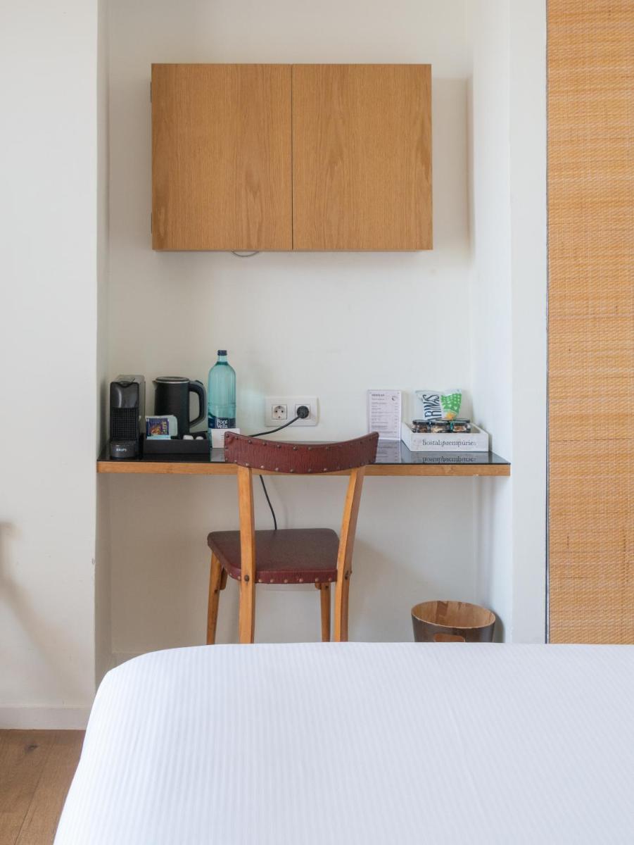 Cama o camas de una habitación en Hostal Empúries