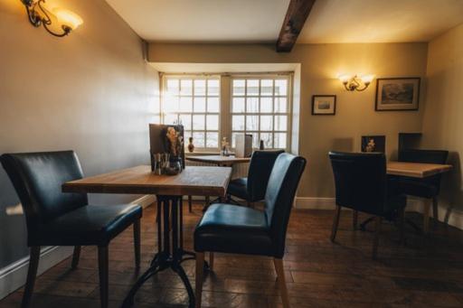 Three Shires Inn - Housity