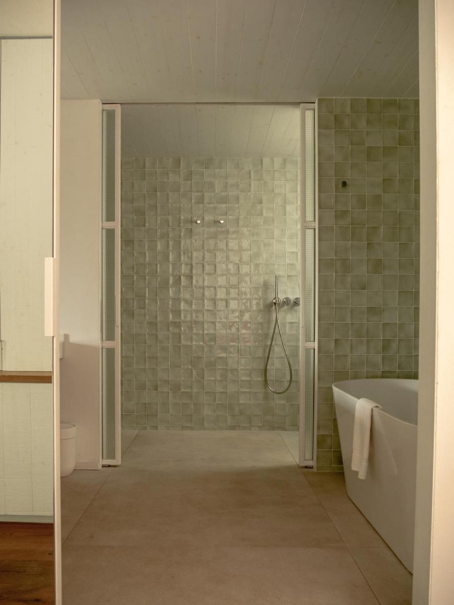 Un baño de Hostal Empúries