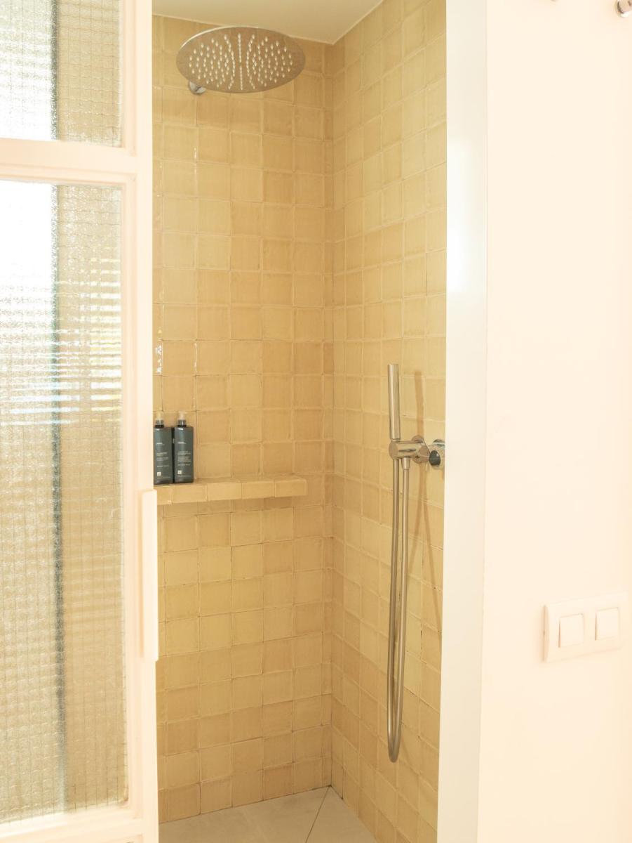 Un baño de Hostal Empúries
