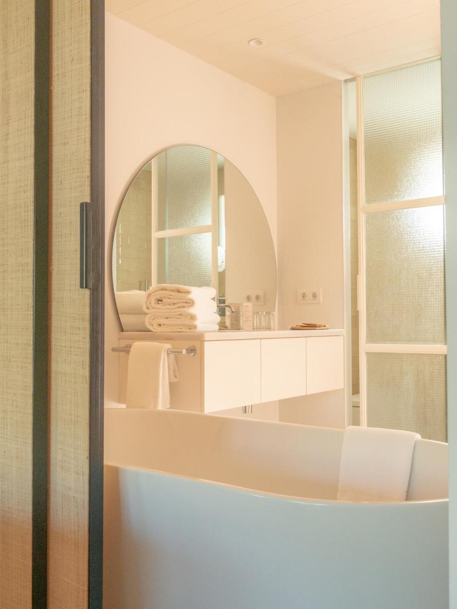 Un baño de Hostal Empúries