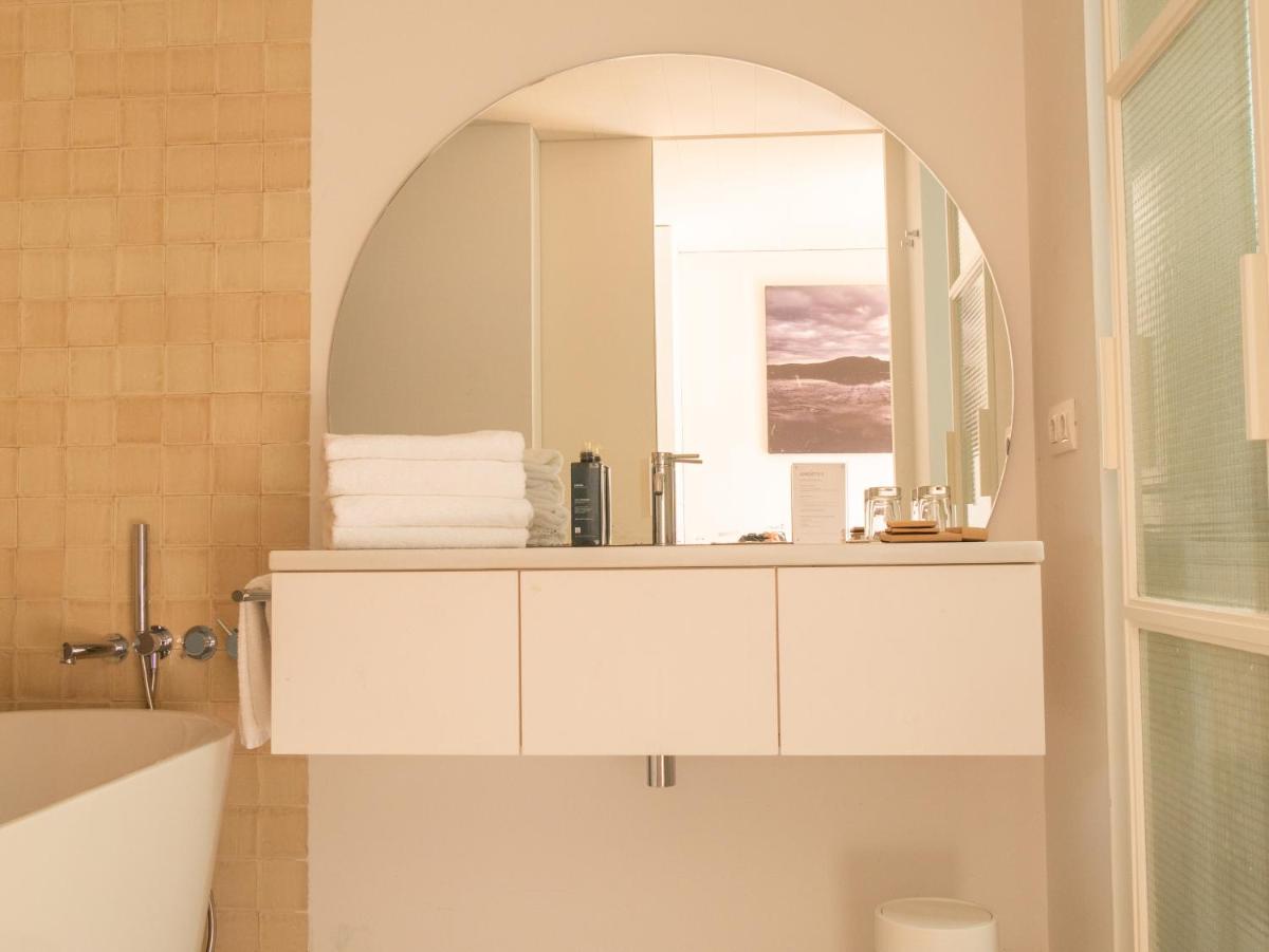 Un baño de Hostal Empúries