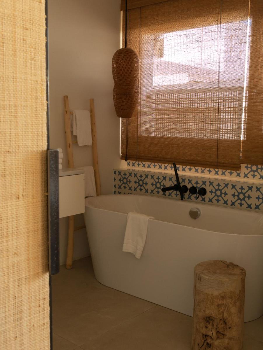 Un baño de Hostal Empúries